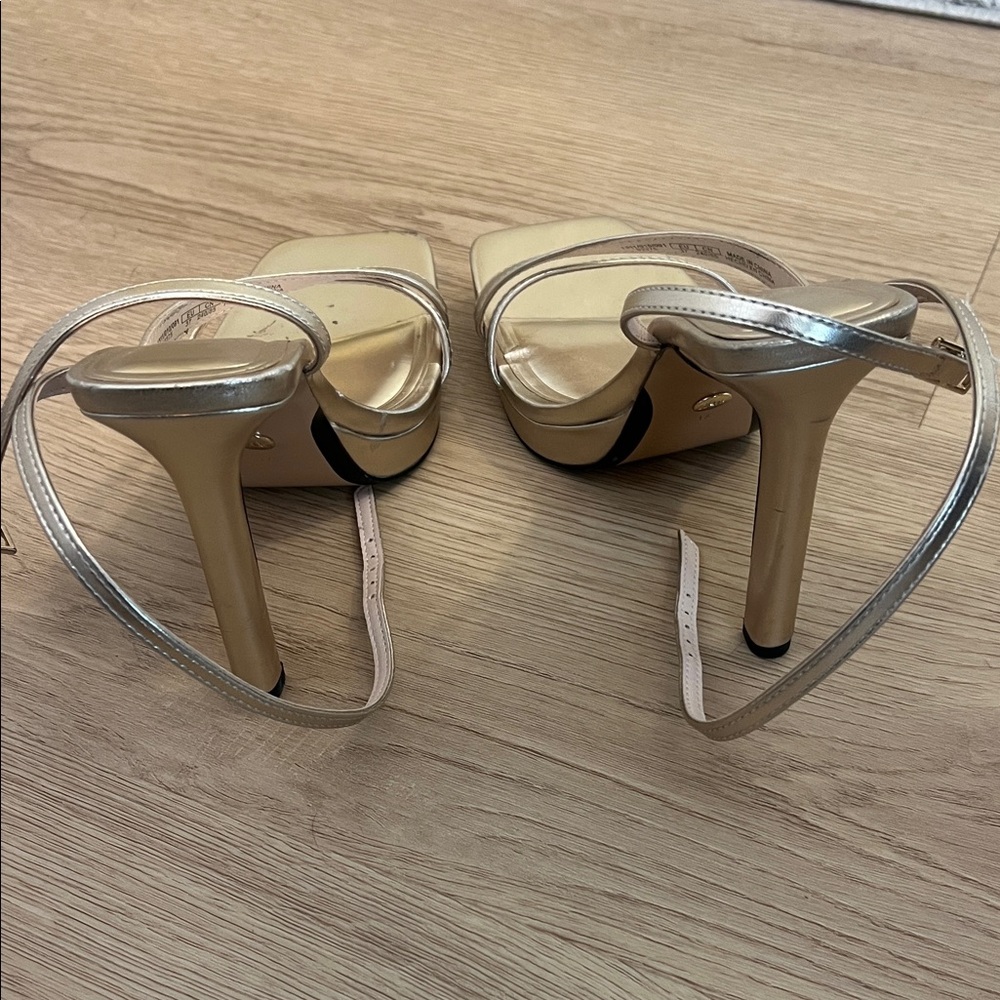 Zara Women's Metallic Gold Heels - Picture 4 of 6